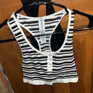 2 tank tops size S
